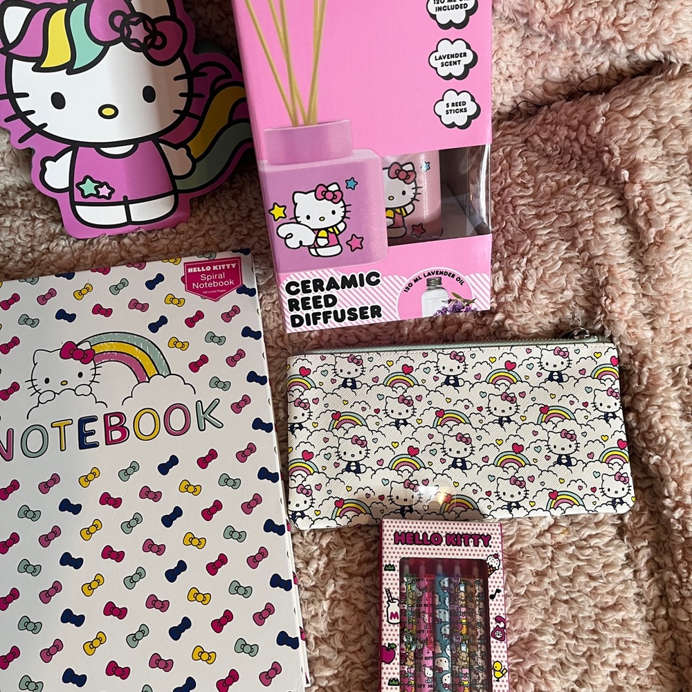 Hello kitty bundle - Picture 2 of 3